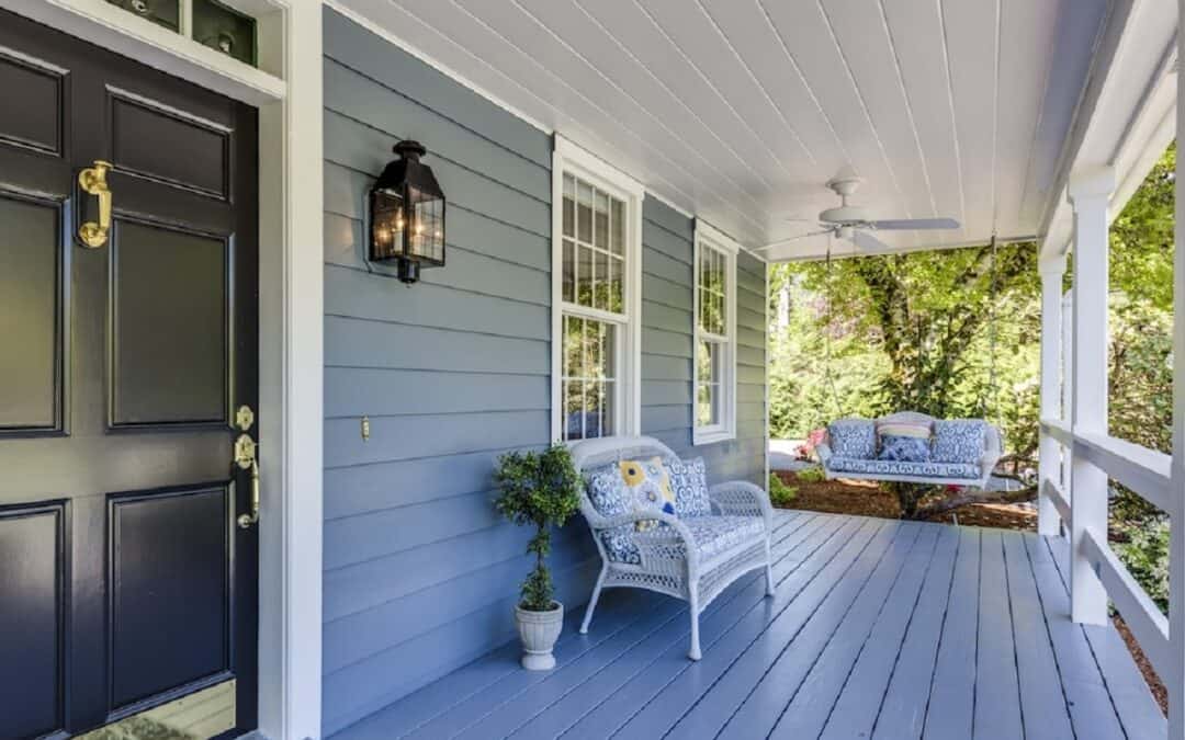 Turning Your Deck into a Screened-In Porch