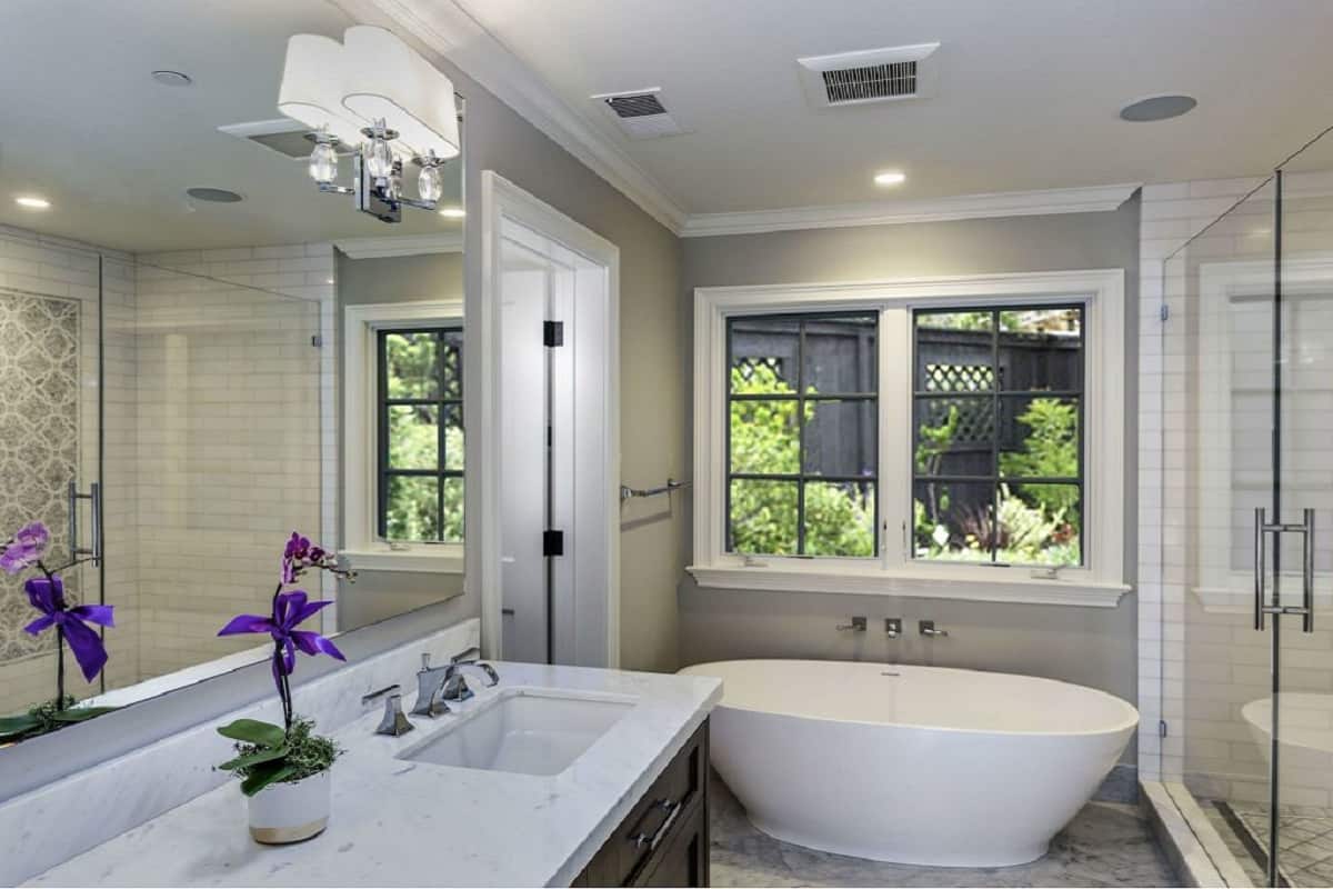 Selecting the Right Bath Option for Your Master Bathroom Home